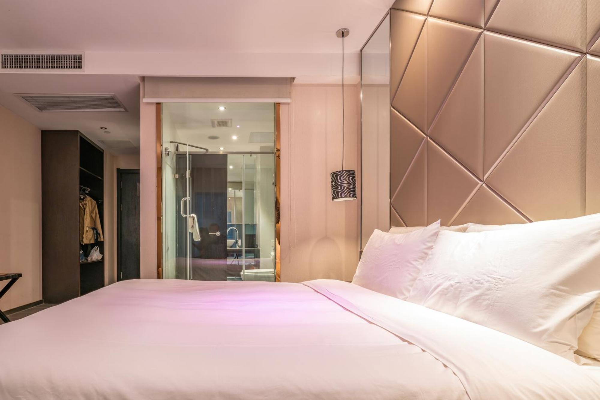 Calabash Luxury Near Airport Hotel 4*