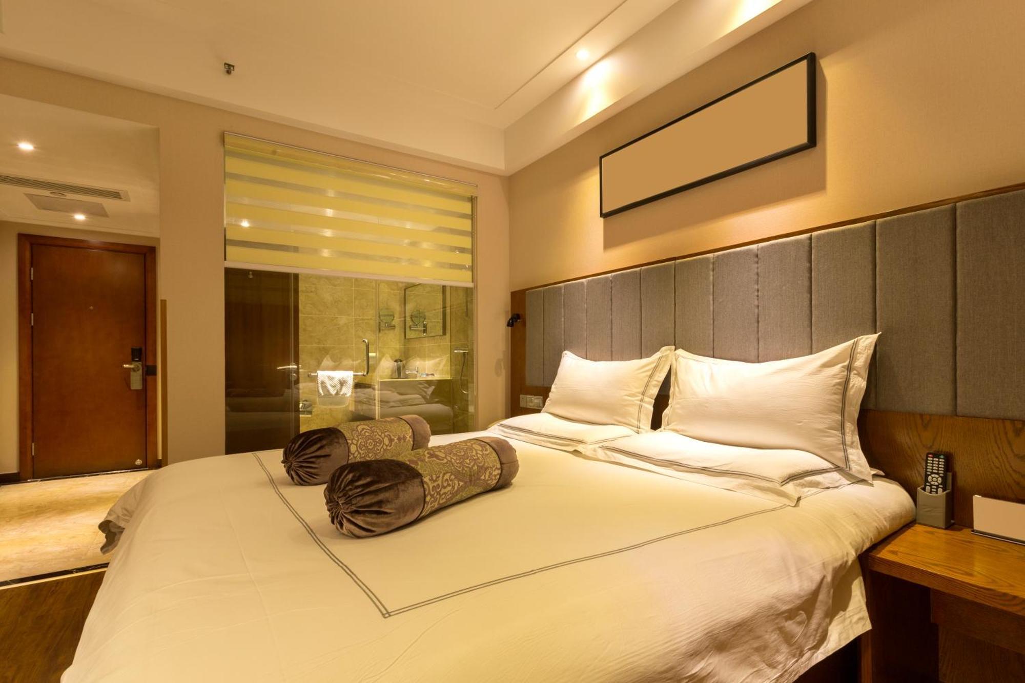 Calabash Luxury Near Airport New Delhi